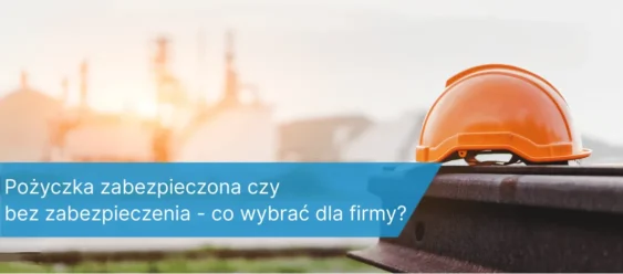 Pomarańczowy kask ochronny leży na stalowej belce na tle przemysłowych zbiorników